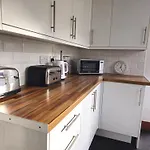 Adorable Room By Gloucester Road